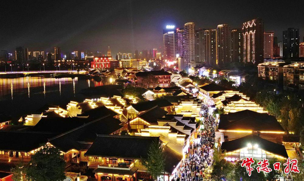 2024年国庆期间,热闹的常德河街 2024年国庆期间,热闹的常德河街