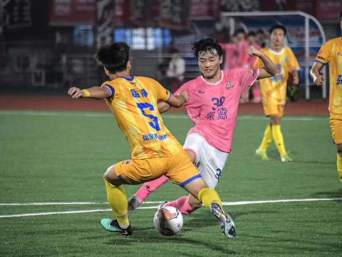 “湘超”常德队首个主场赛后 熊倪周振宇慰问双方球员