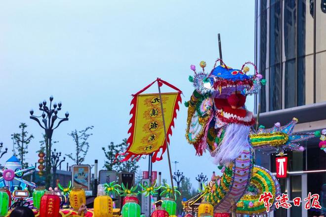 【组图】九溪板龙灯进城庆国庆