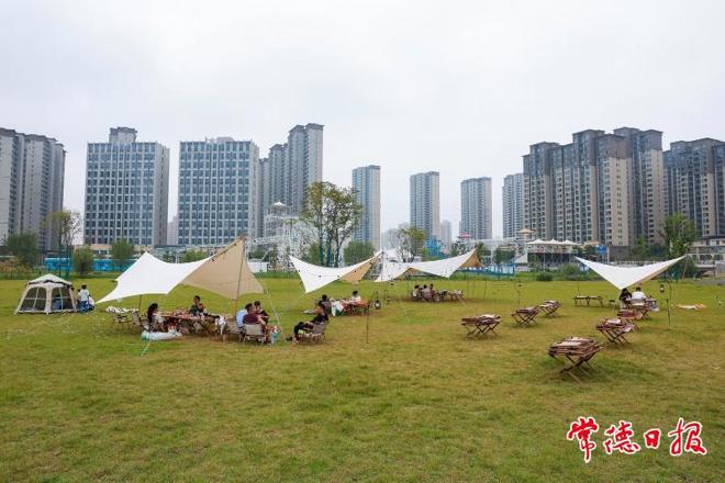 【组图】假日尾声，十大彩票网赌平台民阳明湖畔享悠闲