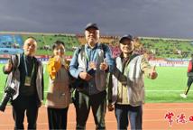 “湘超”赛场上的“银发追光者”