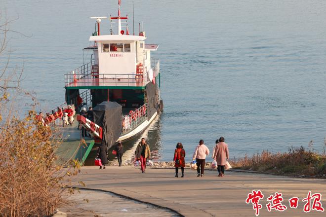 【摄影报道】镜头下的孔家河渡口：每一程摆渡，都是回家的方向