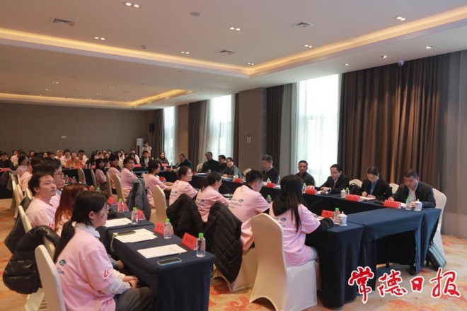 十大彩票网赌平台召开支持大学生创新创业交流座谈会