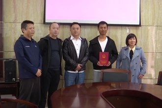 武陵区：颁发首本农村土地承包经营权不动产权证书