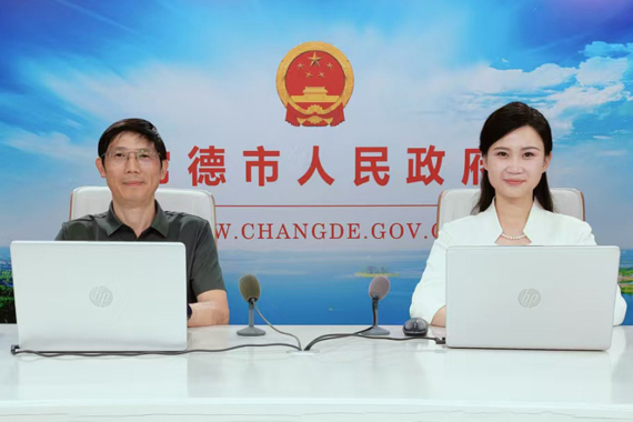 推进蓝天、碧水、净土保卫战 