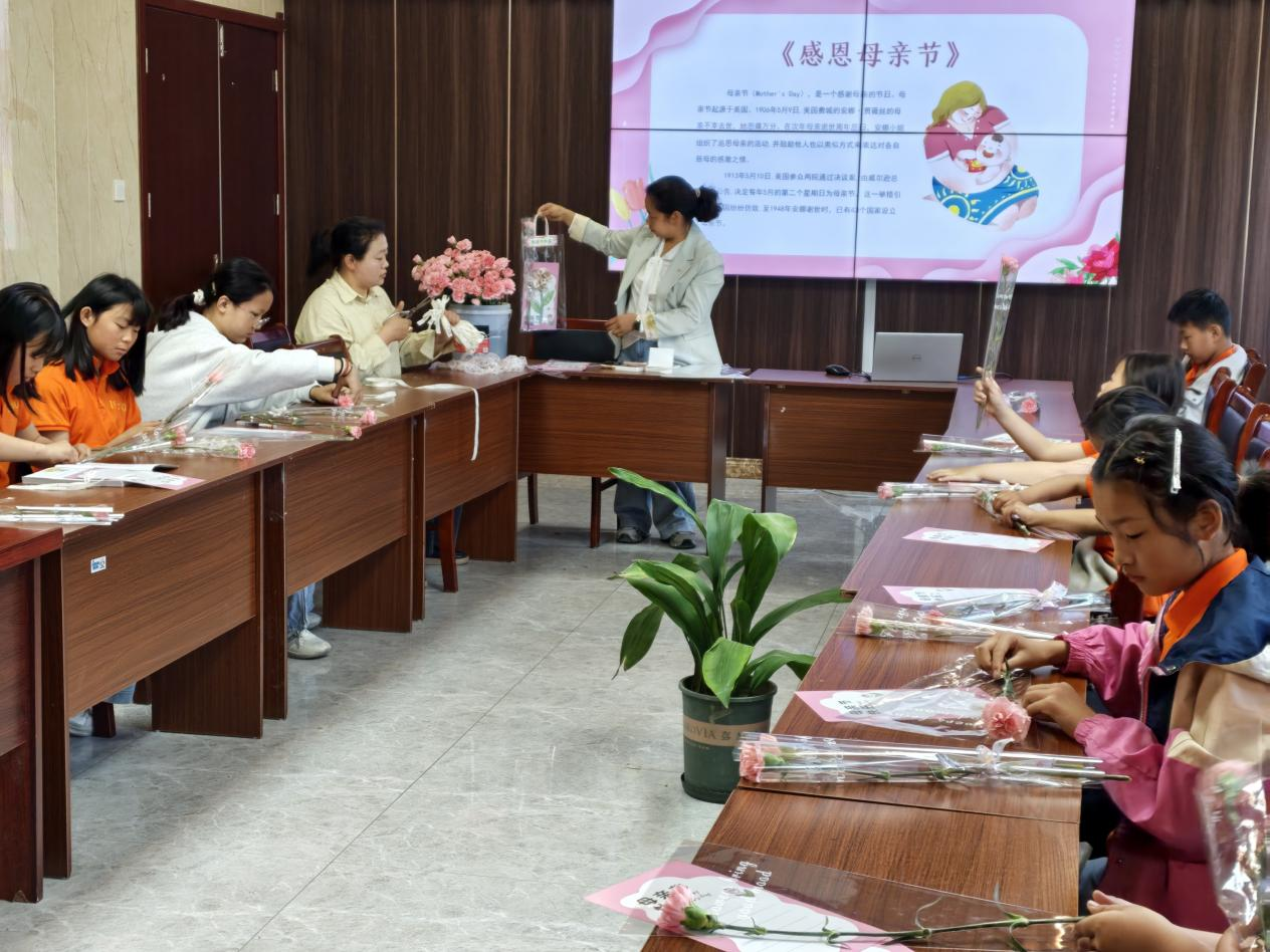 梁岔母亲节活动.png 十大彩票网赌平台